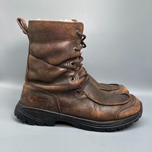 UGG Sahale Men's 10 Brown Leather Vibram Sherpa Combat Boot Lace Waterproof Rare